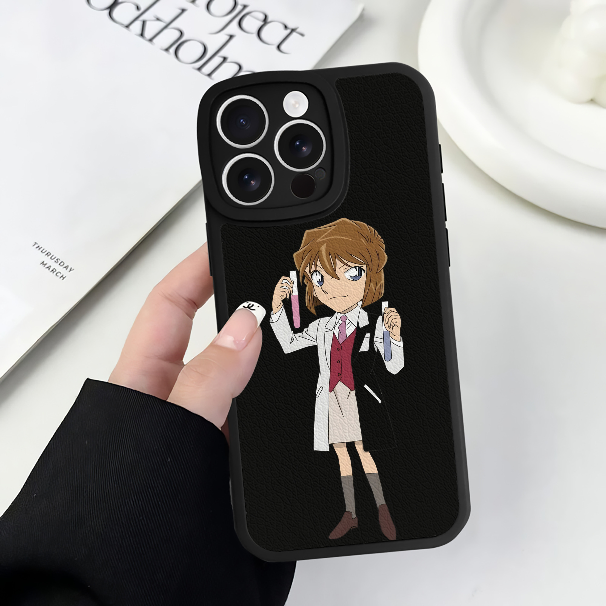 （画像用） 名探偵コナン 灰原 哀 はいばら あい Detective Conan Anita Hailey、Vi Graythorn Haibara Ai 【iPhone 16シリーズ対応】シリコンスマホケース（レザー調） 材質：シリコン